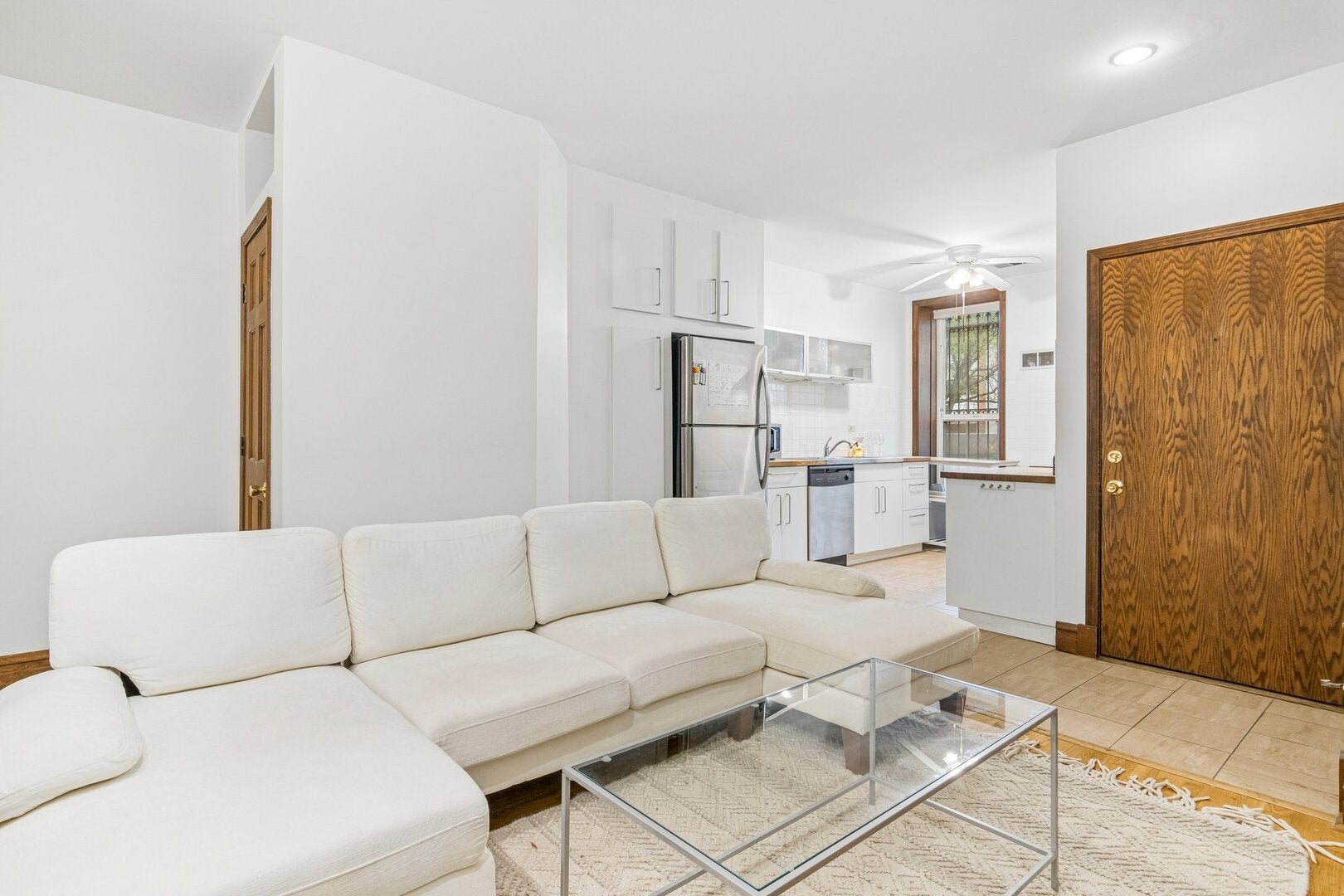 869 N LaSalle Street 2