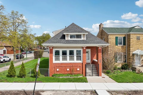Photo of 6254 W Barry Avenue, Chicago, IL 60634 (MLS # 12622841)