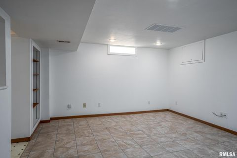 Tiny photo for 3812 N Thornwood Avenue, Davenport, IA 52806 (MLS # 12566309)