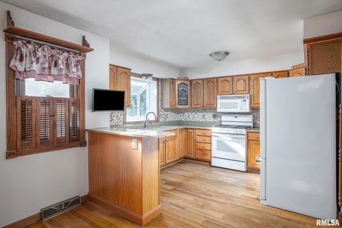 Tiny photo for 3812 N Thornwood Avenue, Davenport, IA 52806 (MLS # 12566309)