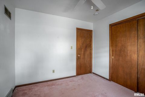 Tiny photo for 3812 N Thornwood Avenue, Davenport, IA 52806 (MLS # 12566309)