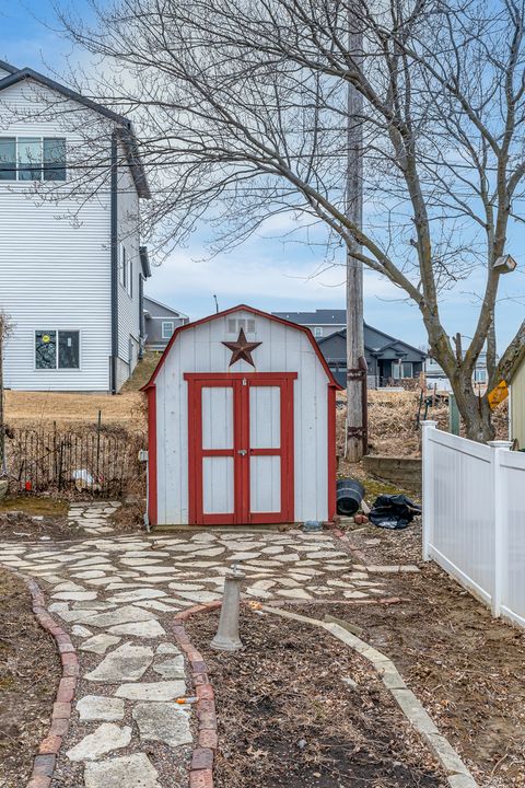 Tiny photo for 3812 N Thornwood Avenue, Davenport, IA 52806 (MLS # 12566309)