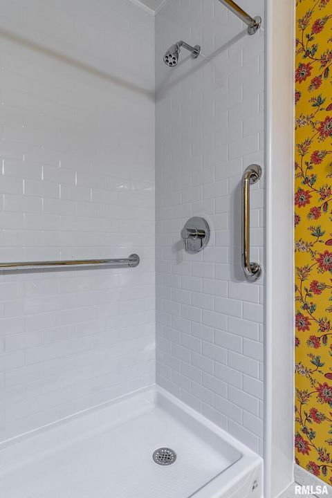 Tiny photo for 3812 N Thornwood Avenue, Davenport, IA 52806 (MLS # 12566309)