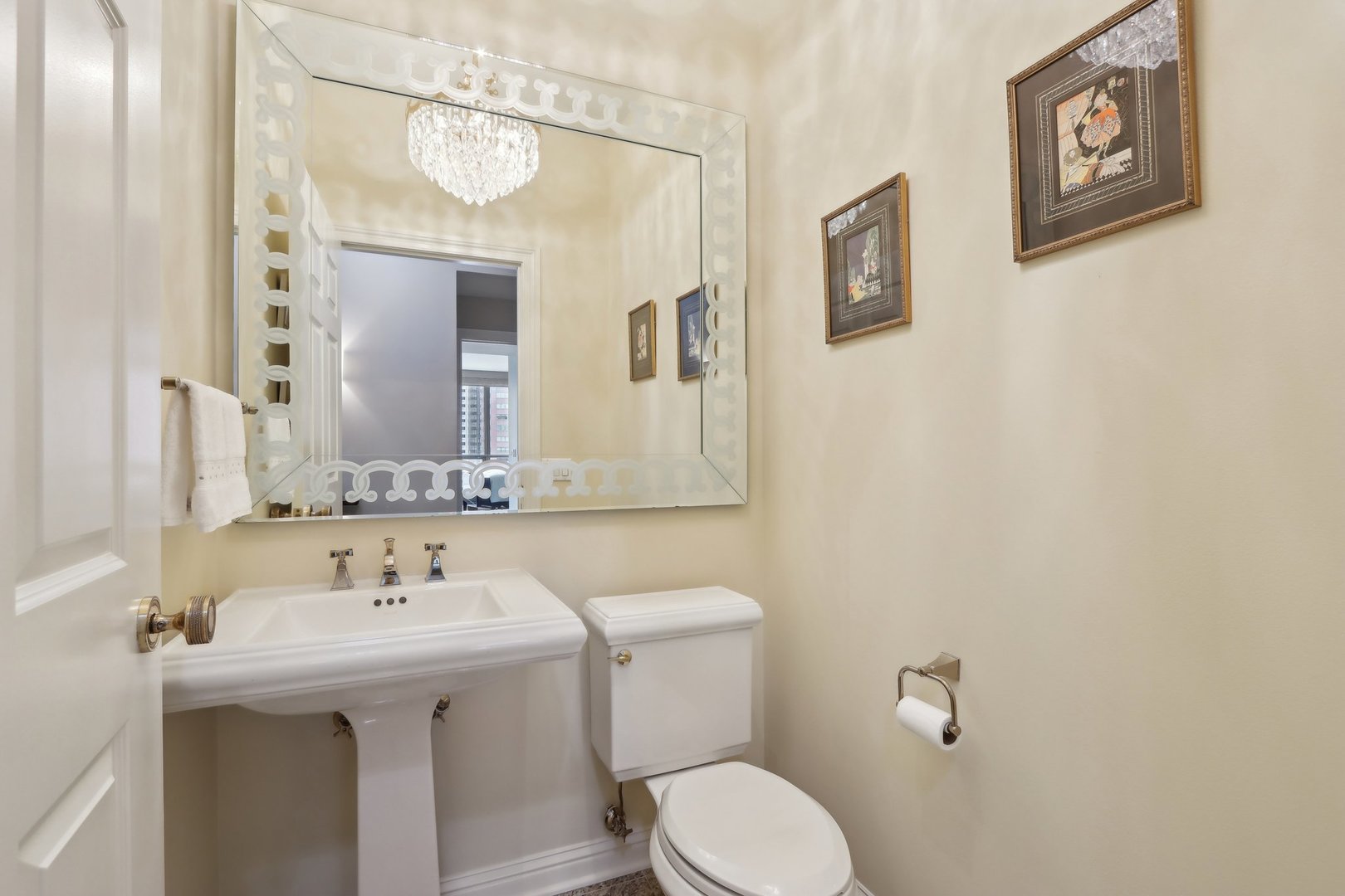 21 E Huron Street 1404