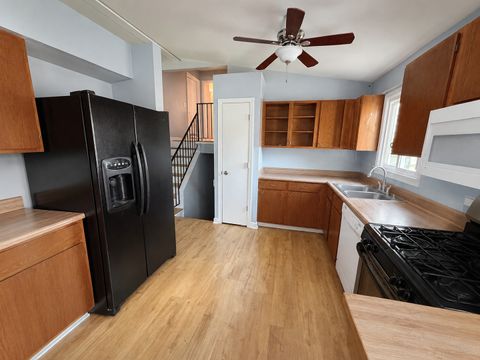 Tiny photo for 204 W Hawthorne Boulevard, Mundelein, IL 60060 (MLS # 12680271)