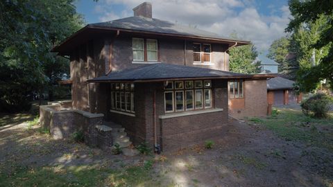 A home in Watseka