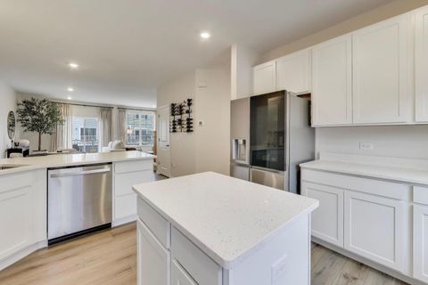 Tiny photo for 1406 Neubauer Circle #1904, Lindenhurst, IL 60046 (MLS # 12627450)