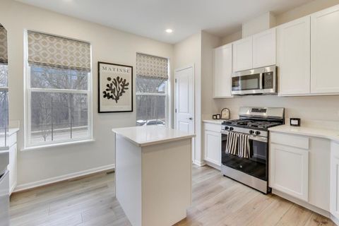 Tiny photo for 1406 Neubauer Circle #1904, Lindenhurst, IL 60046 (MLS # 12627450)