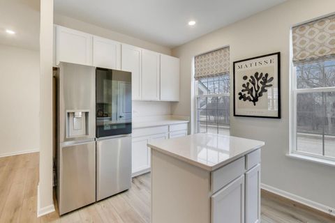 Tiny photo for 1406 Neubauer Circle #1904, Lindenhurst, IL 60046 (MLS # 12627450)