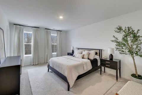 Tiny photo for 1406 Neubauer Circle #1904, Lindenhurst, IL 60046 (MLS # 12627450)