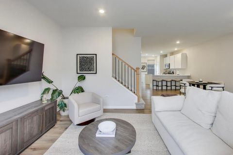 Tiny photo for 1406 Neubauer Circle #1904, Lindenhurst, IL 60046 (MLS # 12627450)