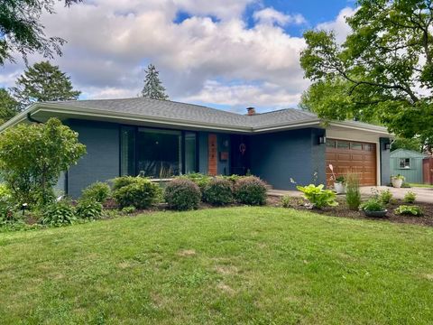 419 S Royal Court Palatine IL 60067