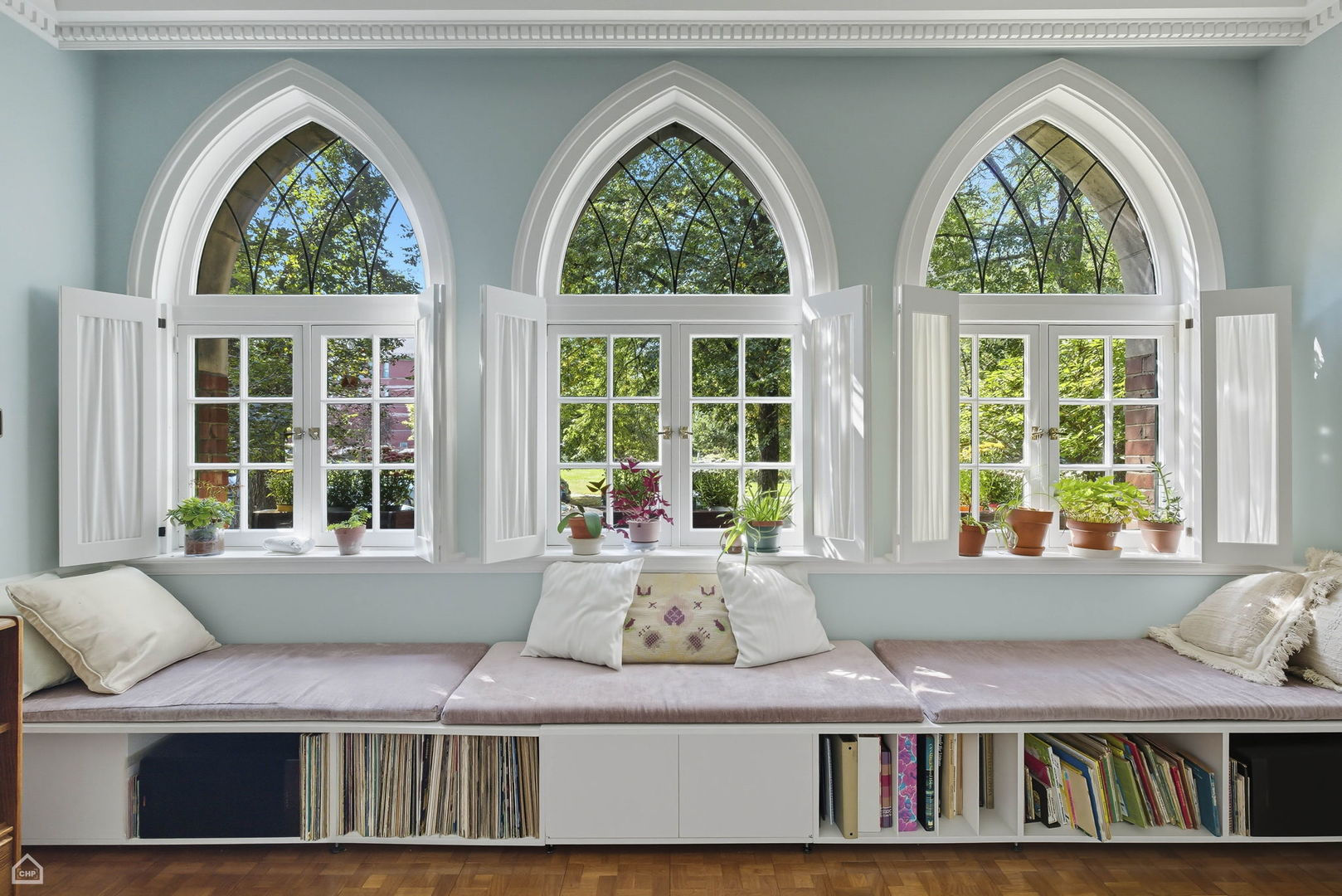 5611 S Kenwood Avenue