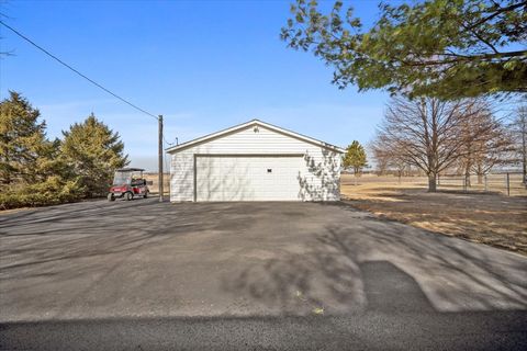 Tiny photo for 2411 Goldberg Road, Bloomington, IL 61705 (MLS # 12570073)