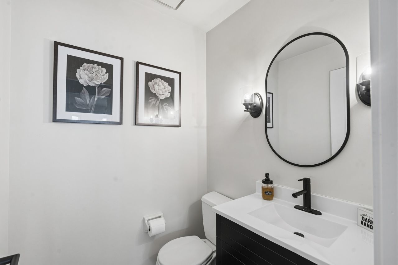 1601 Crowfoot Circle N