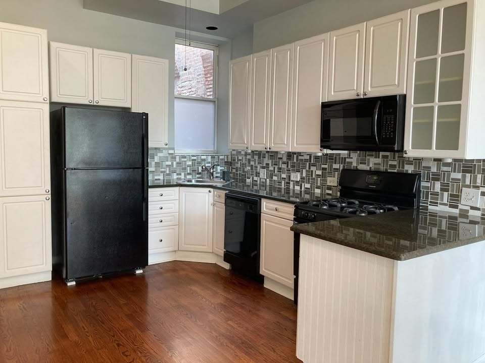 1650 W WARREN Boulevard 1