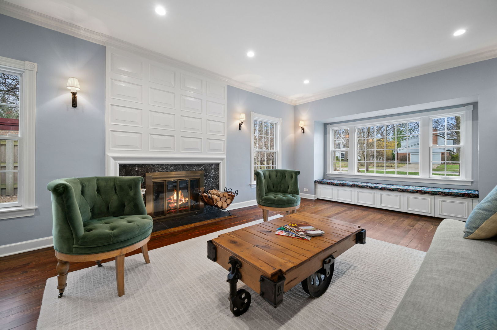 195 Lakeside Place