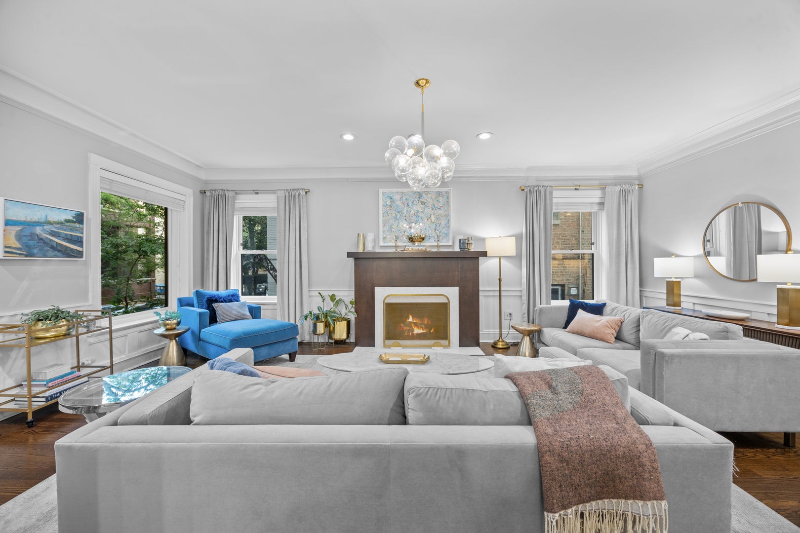 425 W Briar Place 1E