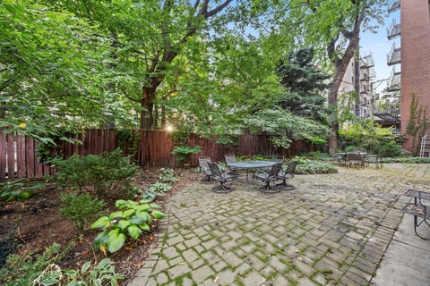 Tiny photo for 425 W Briar Place #1E, Chicago, IL 60657 (MLS # 12765537)