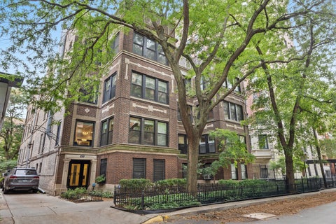 Tiny photo for 425 W Briar Place #1E, Chicago, IL 60657 (MLS # 12765537)