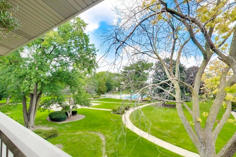 Tiny photo for 960 Beau Drive #307, Des Plaines, IL 60016 (MLS # 12754392)