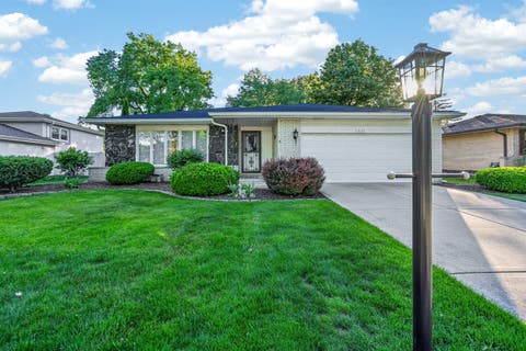 Photo of 3173 Grandview Place, Darien, IL 60561 (MLS # 12642267)