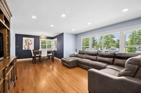 Tiny photo for 6755 N Washtenaw Avenue, Chicago, IL 60645 (MLS # 12680958)