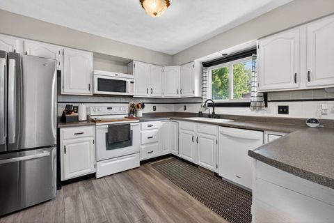 Tiny photo for 305 S 8th Street, Eldridge, IA 52748 (MLS # 12660341)