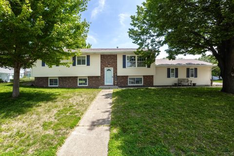 Photo of 305 S 8th Street, Eldridge, IA 52748 (MLS # 12660341)