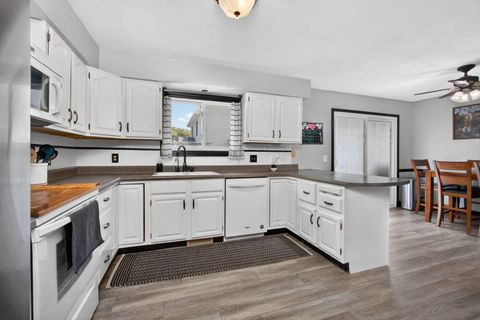 Tiny photo for 305 S 8th Street, Eldridge, IA 52748 (MLS # 12660341)