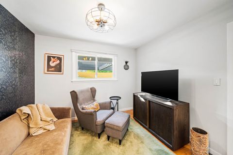 Tiny photo for 611 E Ironwood Drive, Mount Prospect, IL 60056 (MLS # 12509106)