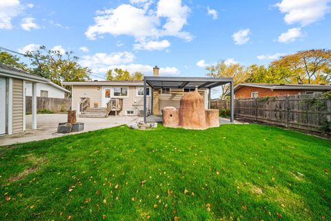 Tiny photo for 611 E Ironwood Drive, Mount Prospect, IL 60056 (MLS # 12509106)