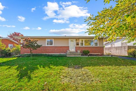 Tiny photo for 611 E Ironwood Drive, Mount Prospect, IL 60056 (MLS # 12509106)