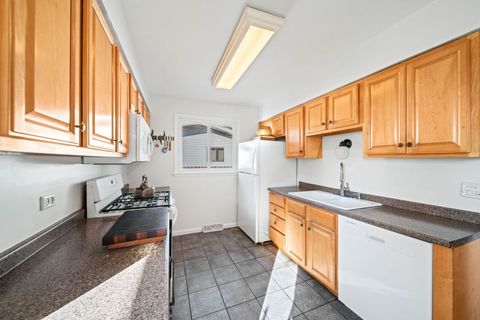 Tiny photo for 611 E Ironwood Drive, Mount Prospect, IL 60056 (MLS # 12509106)