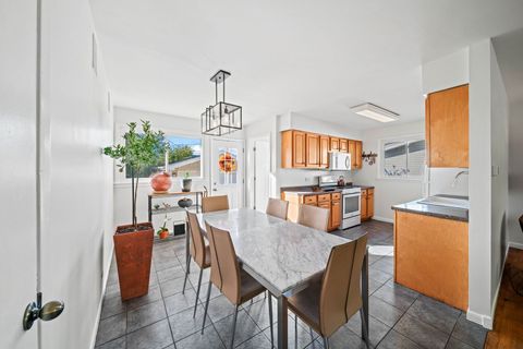 Tiny photo for 611 E Ironwood Drive, Mount Prospect, IL 60056 (MLS # 12509106)