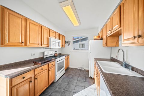 Tiny photo for 611 E Ironwood Drive, Mount Prospect, IL 60056 (MLS # 12509106)