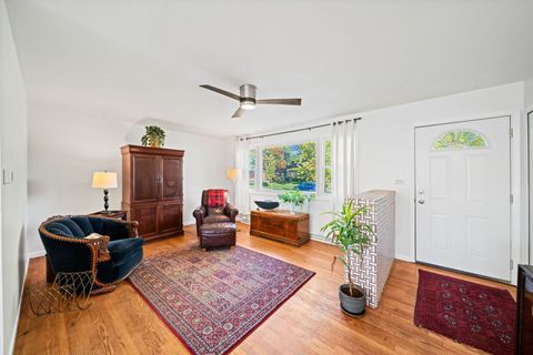 Tiny photo for 611 E Ironwood Drive, Mount Prospect, IL 60056 (MLS # 12509106)