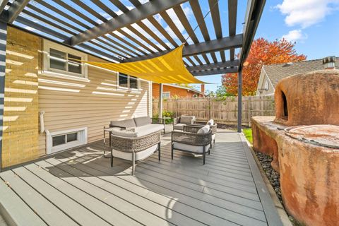 Tiny photo for 611 E Ironwood Drive, Mount Prospect, IL 60056 (MLS # 12509106)