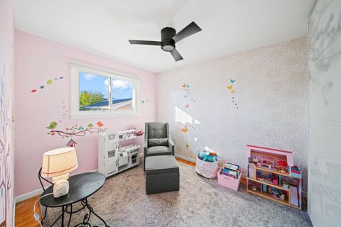 Tiny photo for 611 E Ironwood Drive, Mount Prospect, IL 60056 (MLS # 12509106)