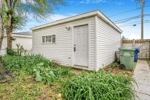 Tiny photo for 9602 S Troy Avenue, Evergreen Park, IL 60805 (MLS # 12372376)