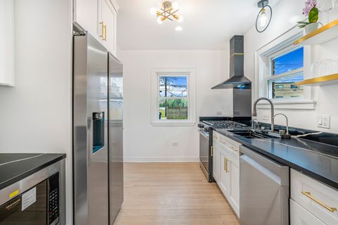 Tiny photo for 9602 S Troy Avenue, Evergreen Park, IL 60805 (MLS # 12372376)