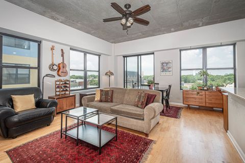 Tiny photo for 1122 W CATALPA Avenue #612, Chicago, IL 60640 (MLS # 12481412)