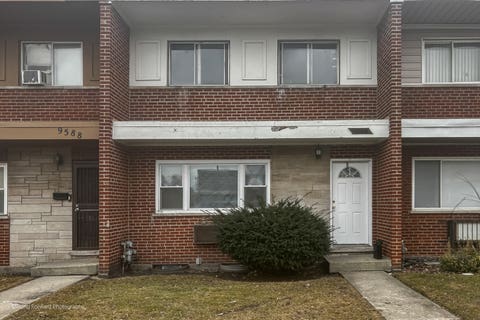 Photo of 9586 S Colfax Avenue, Chicago, IL 60617 (MLS # 12583527)
