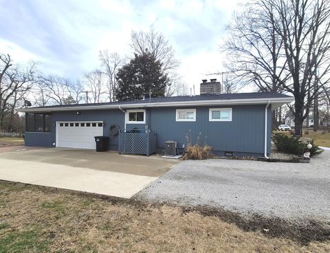 Tiny photo for 1110 N Franklin Street, Salem, IL 62881 (MLS # 12570382)