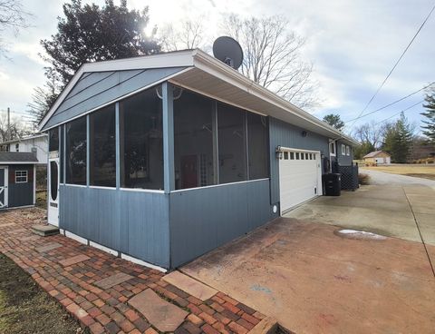 Tiny photo for 1110 N Franklin Street, Salem, IL 62881 (MLS # 12570382)