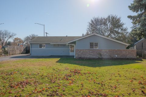 Photo of 101 Edgehill Drive, Bolingbrook, IL 60440 (MLS # 12516635)