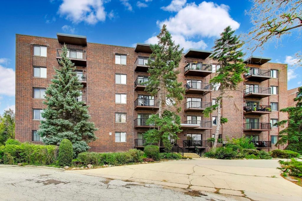 Photo for 6525 N Nashville Avenue #404D, Chicago, IL 60631 (MLS # 12500331)