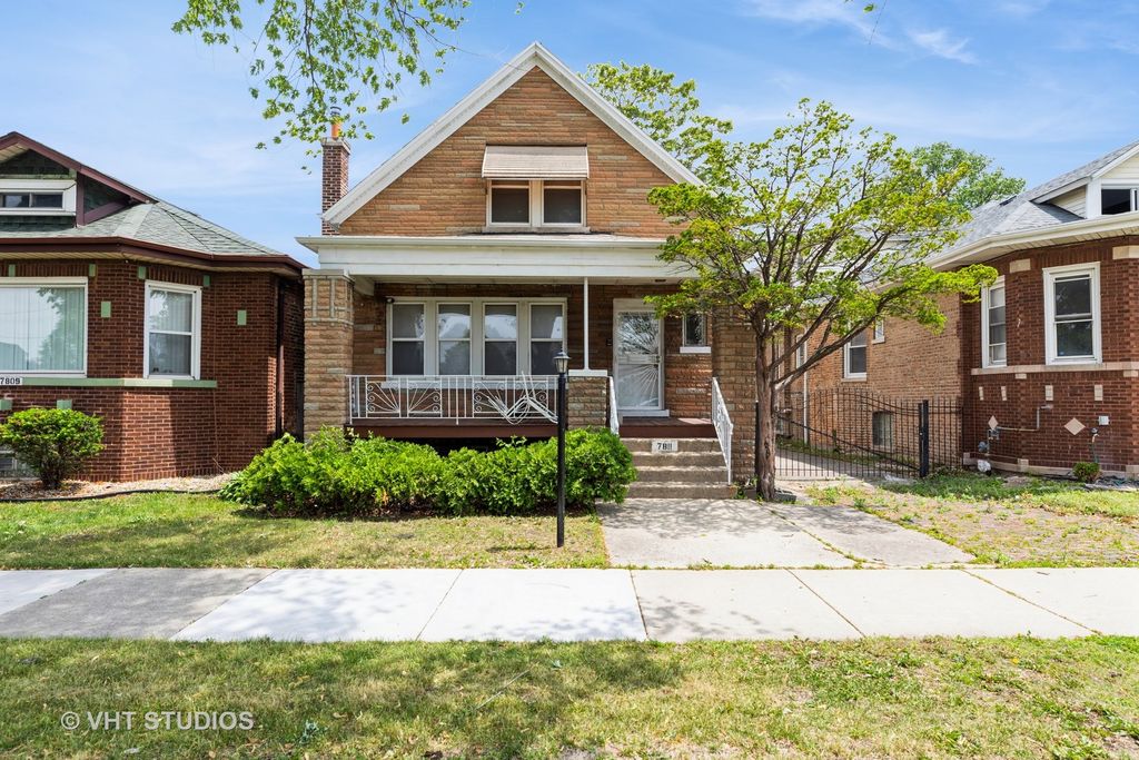 Photo for 7811 S Wabash Avenue, Chicago, IL 60619 (MLS # 12484994)