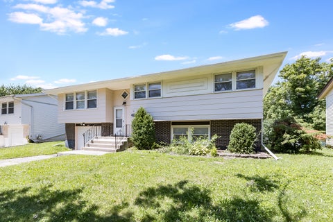 Photo of 3510 Chestnut Drive, Hazel Crest, IL 60429 (MLS # 12787039)