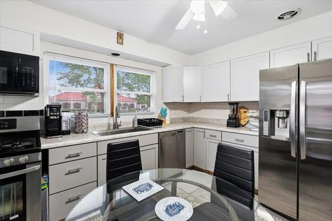 Tiny photo for 620 N Main Street, Mount Prospect, IL 60056 (MLS # 12706376)